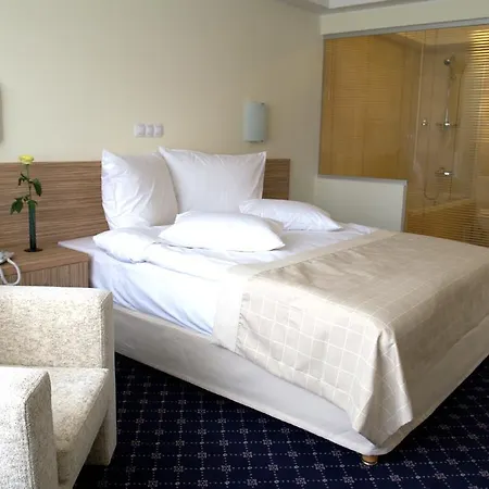 Hotel Marshal